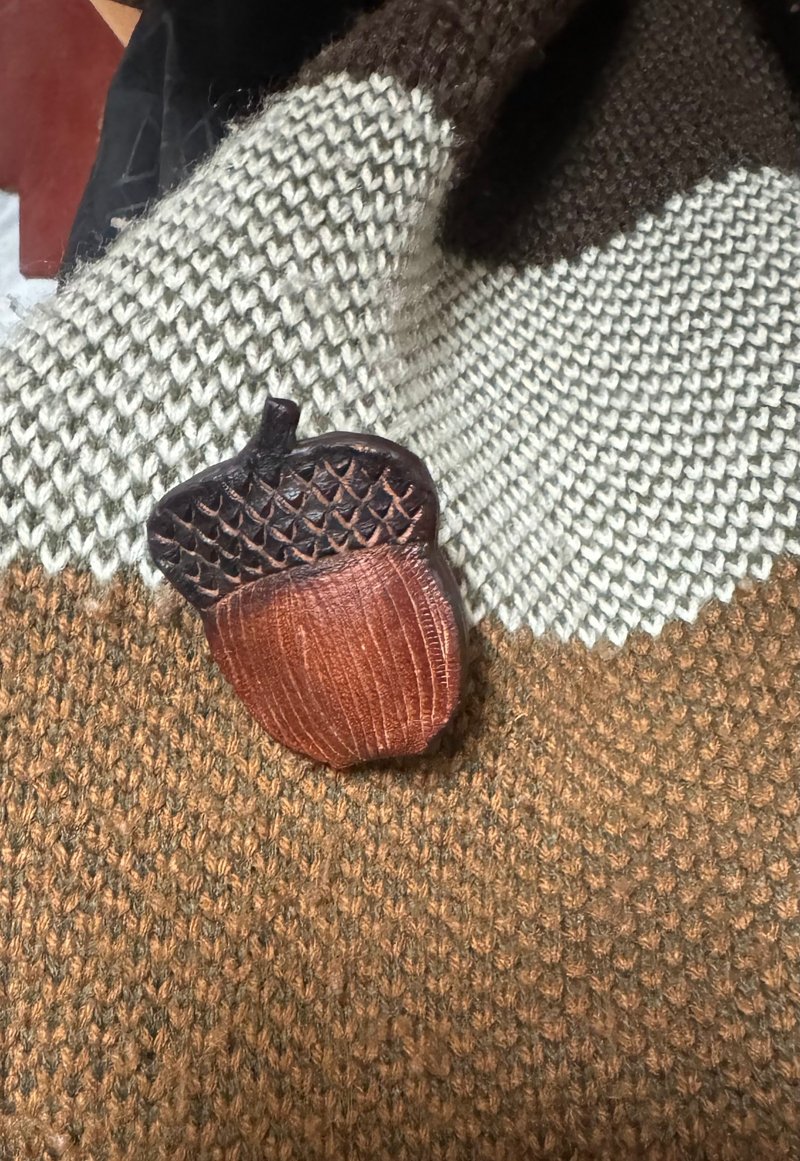 Chestnut and pine cones. Pure cowhide brooch - can be engraved (birthday, lover's gift) - Brooches - Genuine Leather Brown