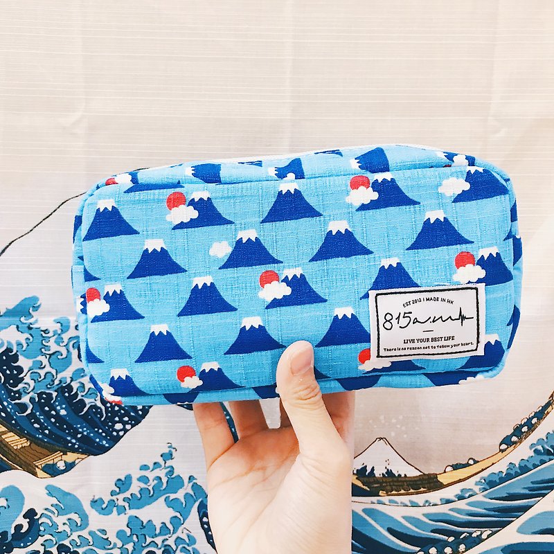 Sky Blue Fuji Mountain Pencil Case/Cosmetic Bag | 815a.m - กระเป๋าเครื่องสำอาง - ผ้าฝ้าย/ผ้าลินิน 