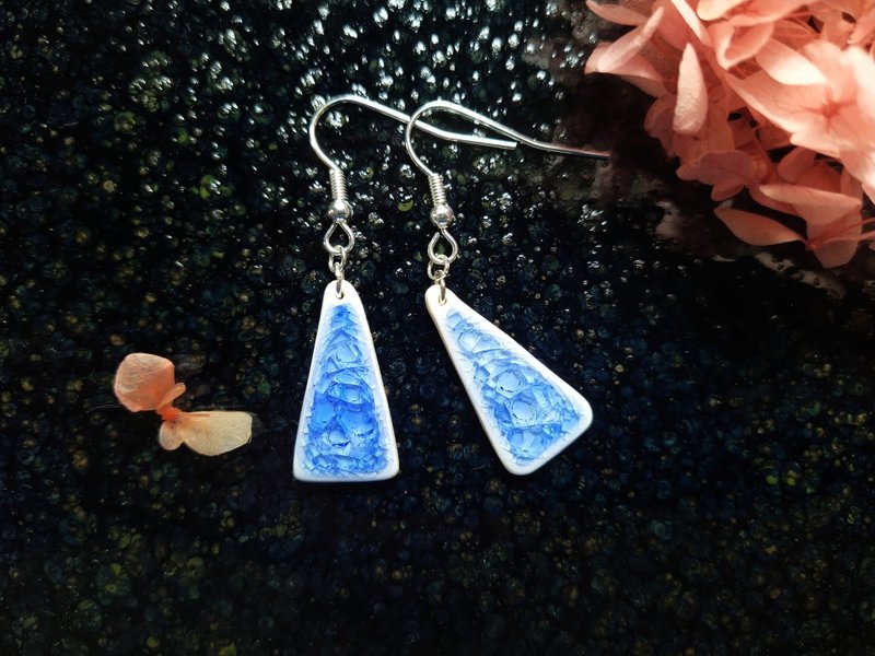 Vitreous porcelain triangle blue earrings - ต่างหู - แก้ว สีน้ำเงิน