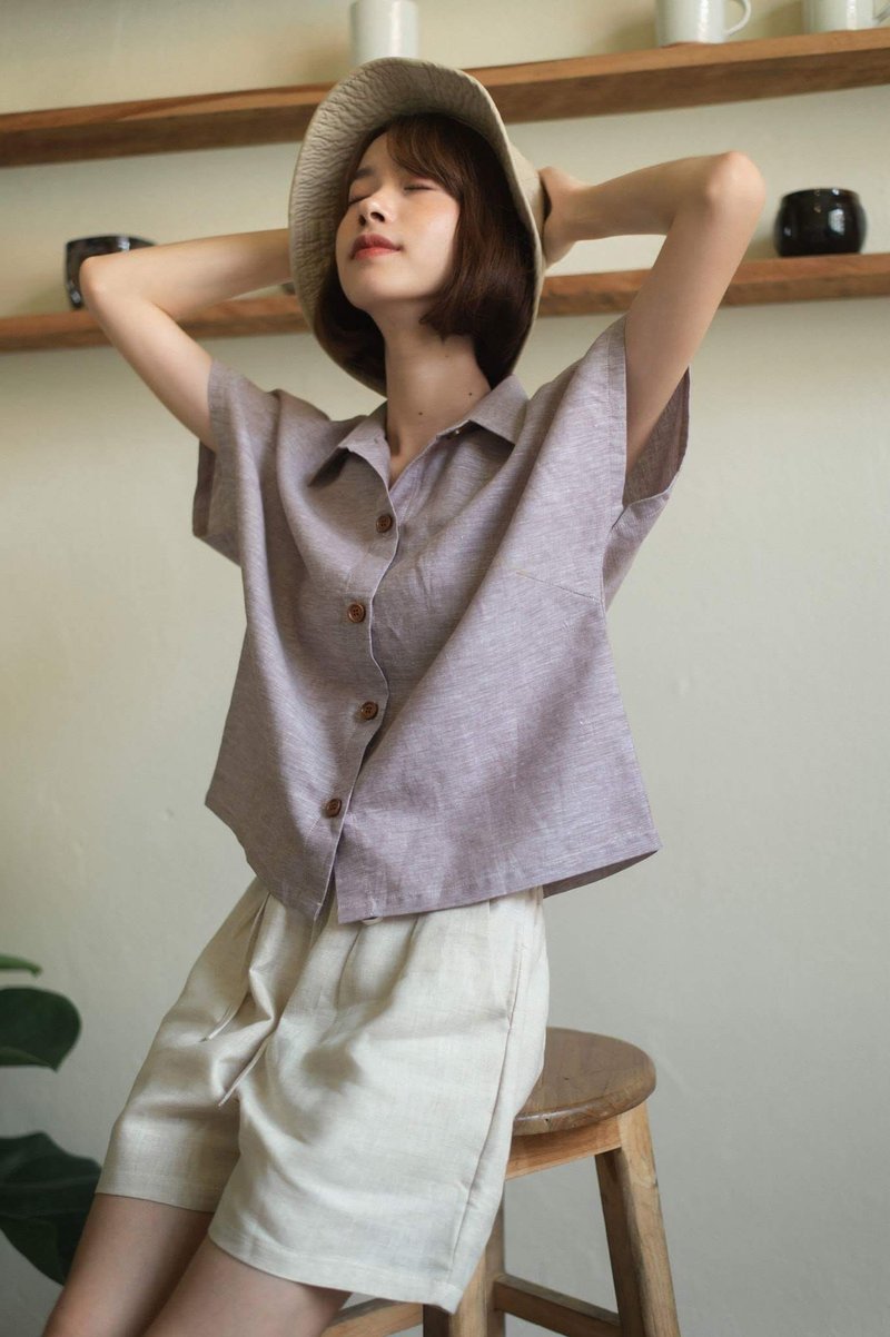 Linen Shirt with Wooden buttons (Short-sleeved)-Brown - 女上衣/長袖上衣 - 棉．麻 咖啡色
