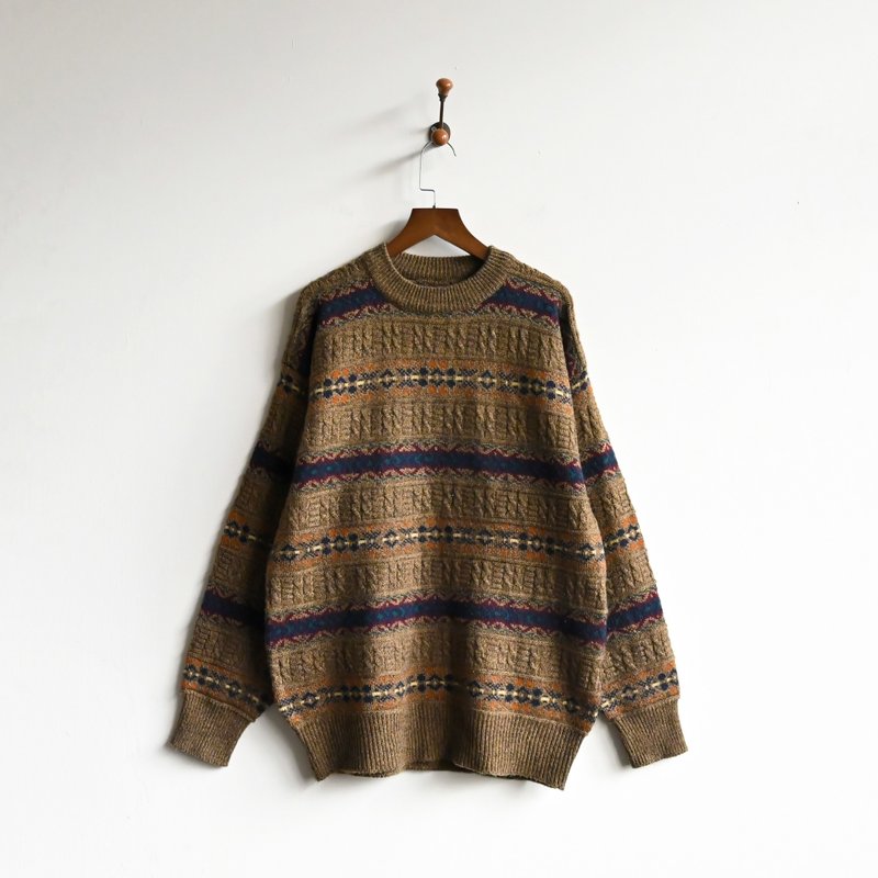 [Egg Plant Vintage] Loose vintage sweater with woven flowers on breezy days - สเวตเตอร์ผู้หญิง - ไฟเบอร์อื่นๆ สีนำ้ตาล