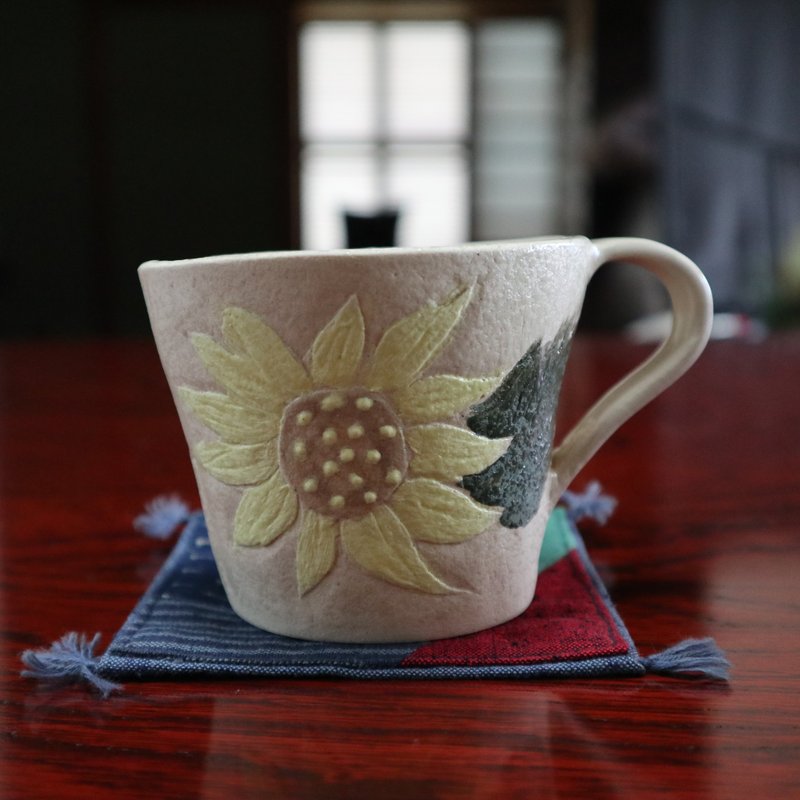 Sunflower beige cup handcrafted pottery made in Japan made by Japanese artist - Mugs - Pottery 