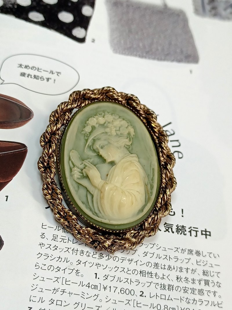 vintage jewelry Act II 維多利亞女孩 Cameo浮雕 胸針 別針 - 胸針 - 其他金屬 