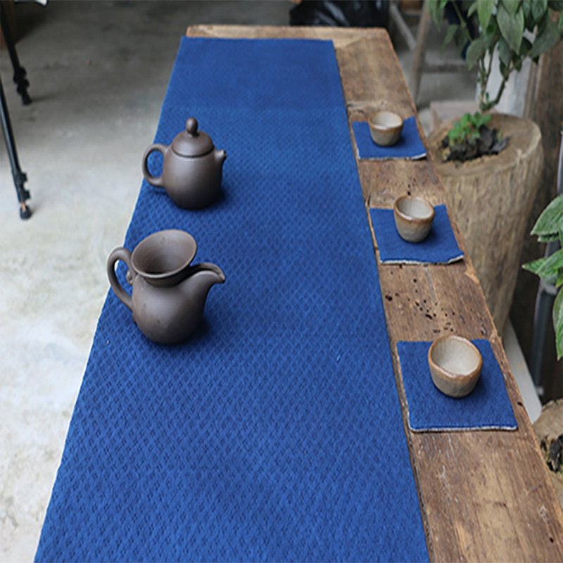 倚山人|手織布草木植物染手工純棉雙層茶席藍染提花 四瓣花隔熱墊 - 桌布/桌巾/餐墊 - 棉．麻 