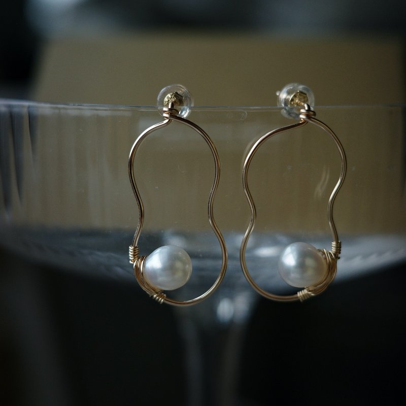 Good thing peanut pearl earrings 14kgf - ต่างหู - ไข่มุก ขาว