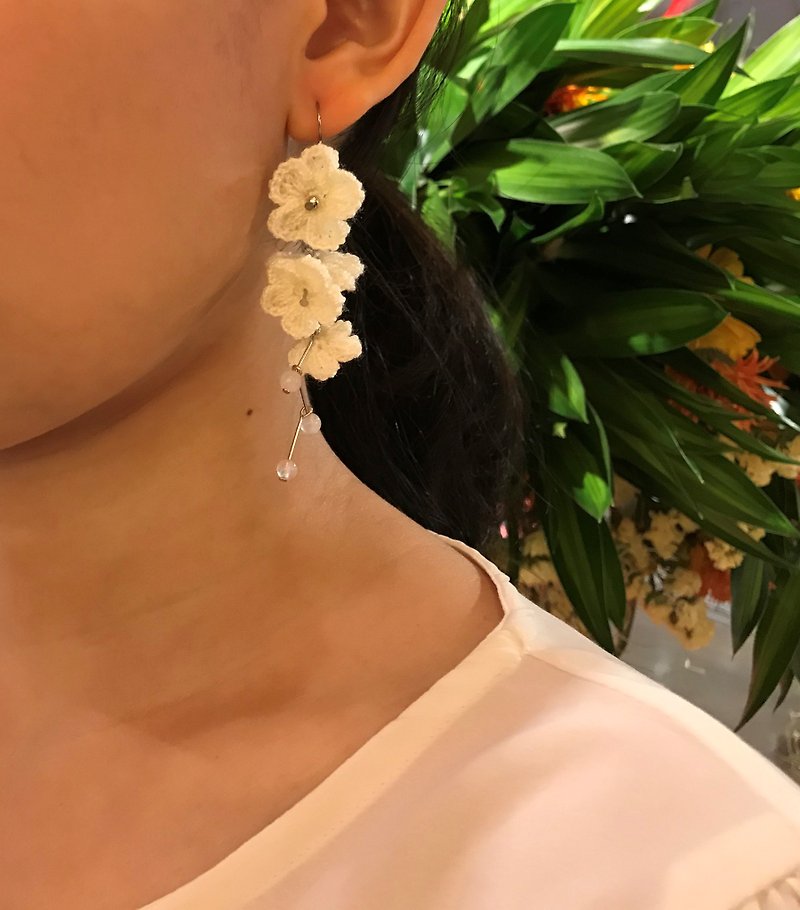 耳環/耳夾 Floral Bouquet earring - 耳環/耳夾 - 貴金屬 白色