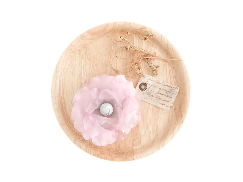 Corsage: Floral petals' single wheel corsage (pink) - เข็มกลัด/ข้อมือดอกไม้ - ผ้าไหม สึชมพู