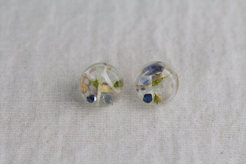 / Marine debris no.005 / dried flower specimens crystal earrings - Earrings & Clip-ons - Plants & Flowers Transparent
