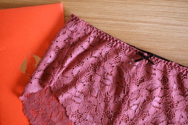 [Fortune Luck] Seductive color, cotton lace mid-waist flat pants, rose bean paste, made in Taiwan - Women's Underwear - Cotton & Hemp Red