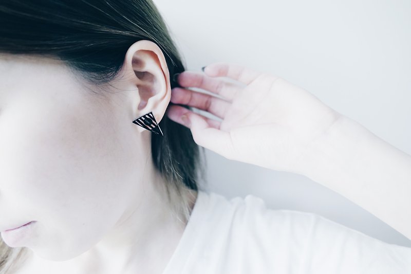 Geometric Black Striped Earrings - ต่างหู - พลาสติก สีเขียว