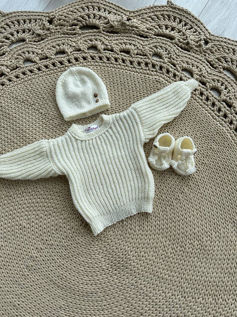 Hand knit ivory sweater, hat, shoes for baby girl. Take home outfit. - ชุดทั้งตัว - วัสดุอื่นๆ 