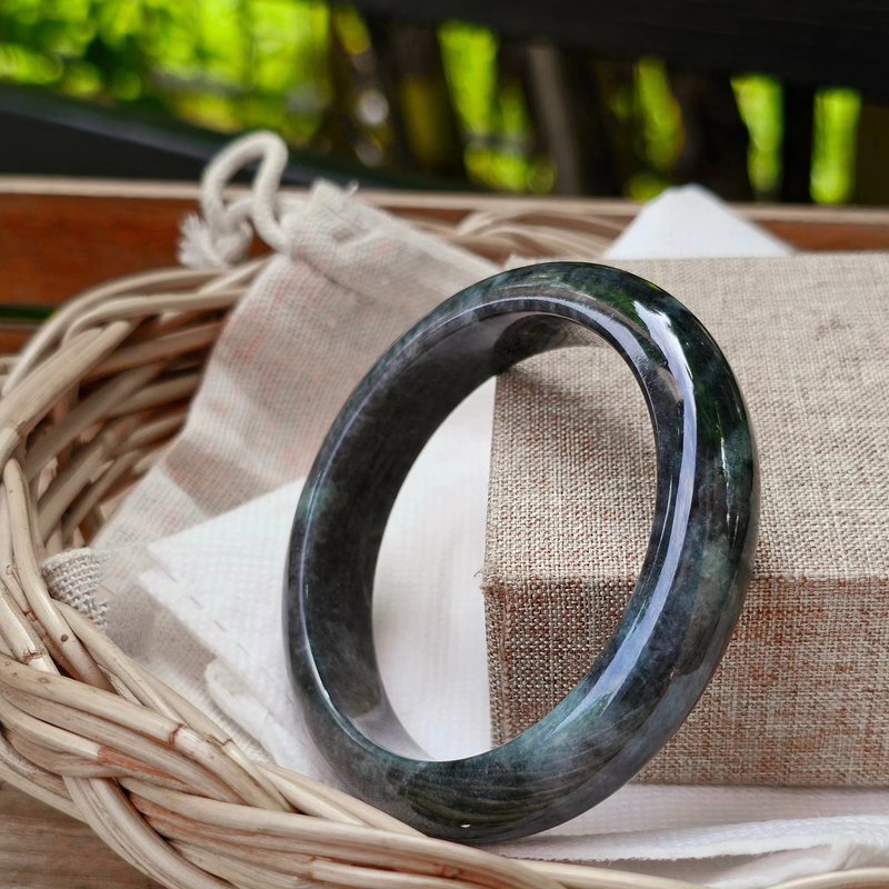 Burmese Jade Bangle Blackish Gray Green Tints Flat Belly Type A Natural 58 MM - 手鍊/手環 - 玉石 灰色