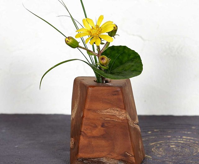 流木の花器、フラワーベース 一輪挿し 木の花瓶 vase 小さな花瓶 ５１ ...