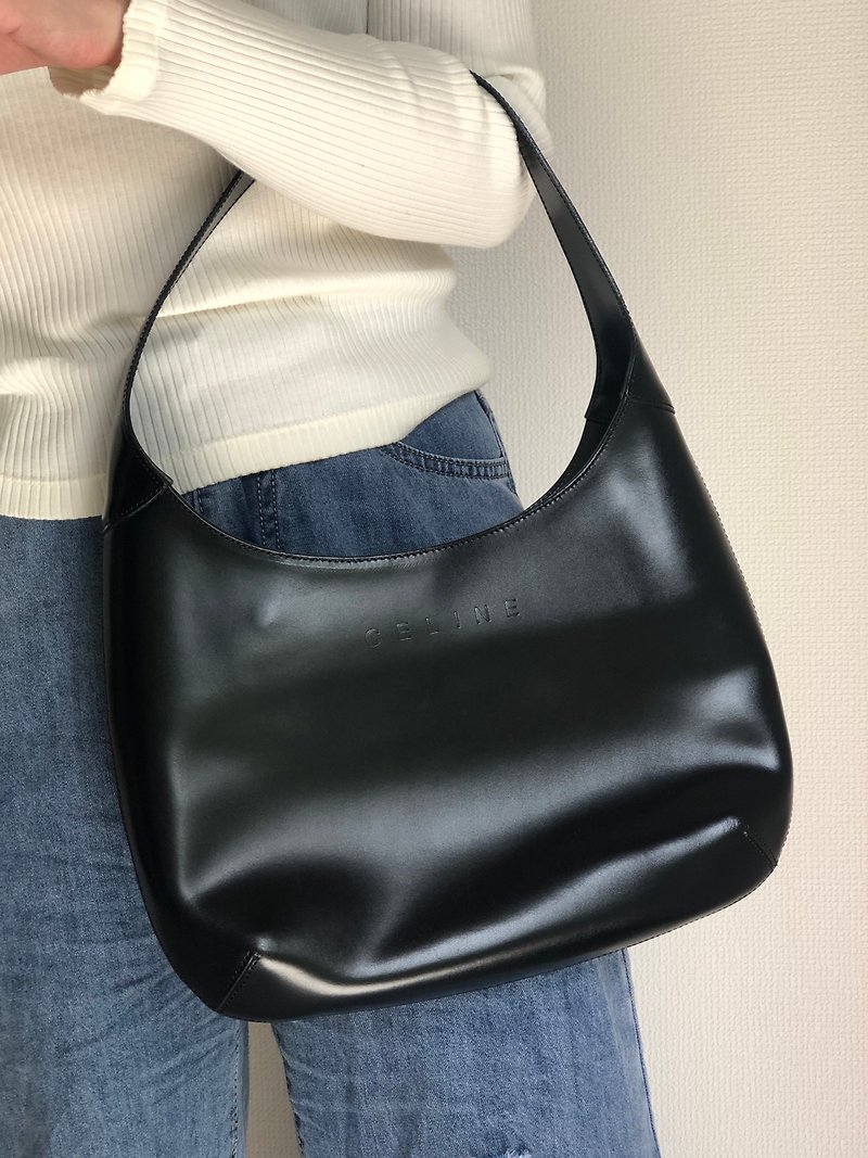 [Japan direct delivery name plate used package] CELINE logo embossed leather AVA hobo bag shoulder bag black vintage tn8fbb - Messenger Bags & Sling Bags - Genuine Leather Black