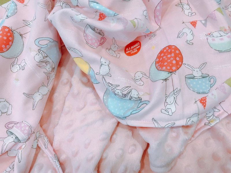 Blanket/Comfort Quilt/Air-Condition Quilt-Double Yarn-Pink Happy Rabbit - ของขวัญวันครบรอบ - ผ้าฝ้าย/ผ้าลินิน สึชมพู