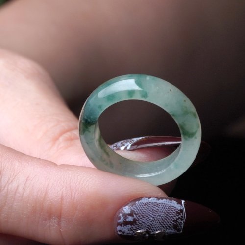 瓔珞珠寶盒 E.L.Jewelry Box 冰種飄綠花翡翠戒指戒圈 | 國際12.5圍 | 天然緬甸玉翡翠A貨