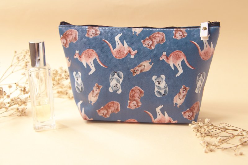 Aussie Animal Cosmetic Bag (Kangaroo Koala Wombat Quokka) - กระเป๋าเครื่องสำอาง - หนังเทียม สีน้ำเงิน