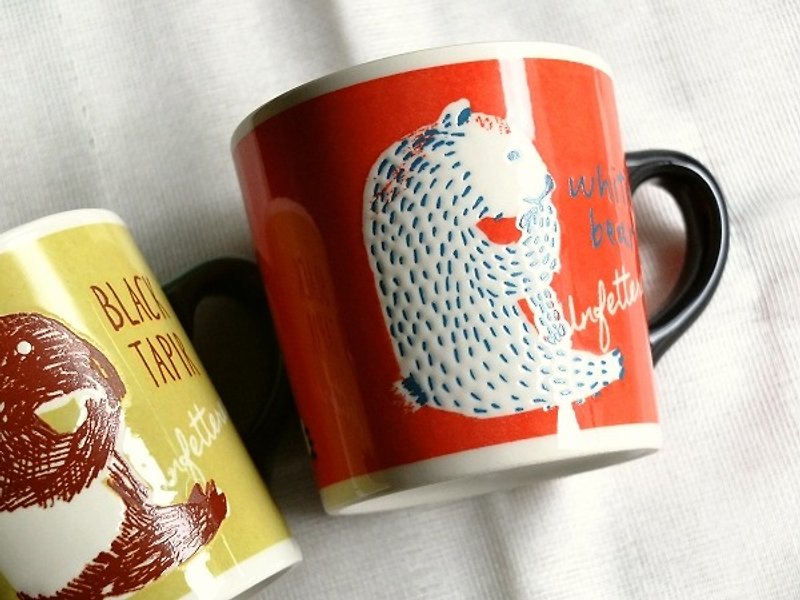 IZAWA 日本製 Unfet 線條雕刻可愛動物馬克杯 白熊 - 咖啡杯/馬克杯 - 瓷 紅色