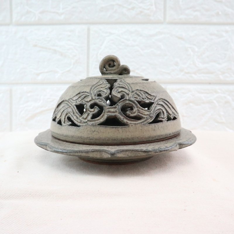 Zhiren bronze hand-made pottery basket empty round carving smelling incense burner Yingge burning incense seat ring incense seat incense plug - น้ำหอม - ดินเผา สีเขียว