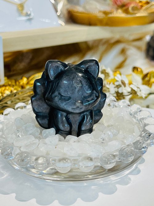 【天然石】トロレアイト 九尾の置物 fluorite-ninetail1_9.jpg