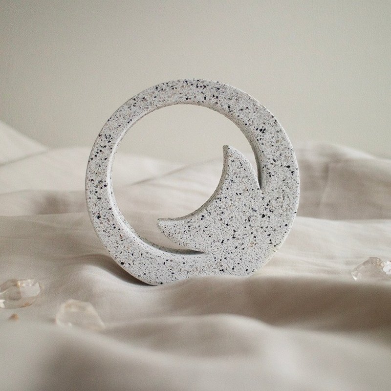 moon halo stone | ゆりかご月のアロマストーン - 香氛/精油/擴香 - 陶 銀色