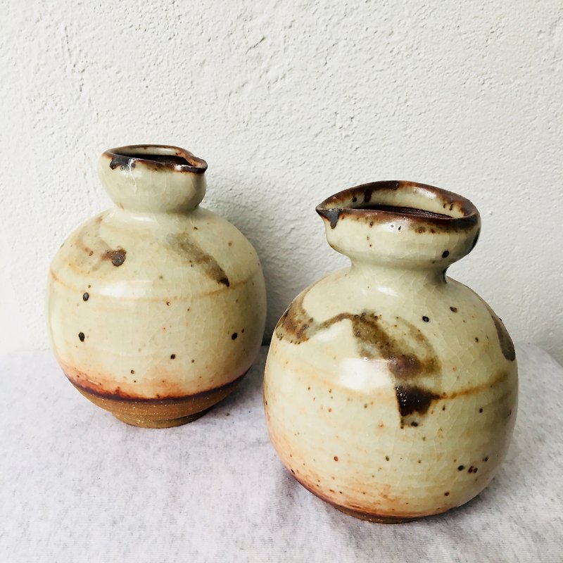 Iron painted sake pot - beige - Bar Glasses & Drinkware - Pottery Khaki