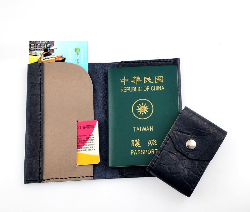 U6.JP6手工皮件-進口壓紋皮藍色/旅遊護照套+零錢包(男女適用) - 其他 - 真皮 藍色