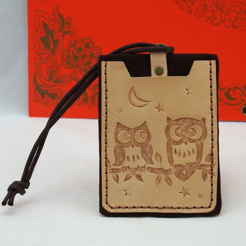 Double Leather Card Holder ID Holder-Owl's Blessing (Shadow Carving) - ที่ใส่บัตรคล้องคอ - หนังแท้ สีนำ้ตาล