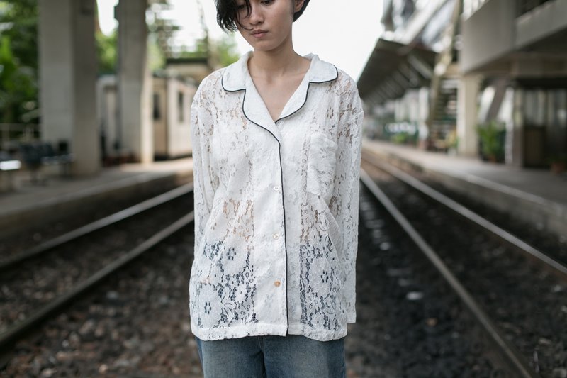 Lace sleepy shirt - 女上衣/長袖上衣 - 其他材質 白色