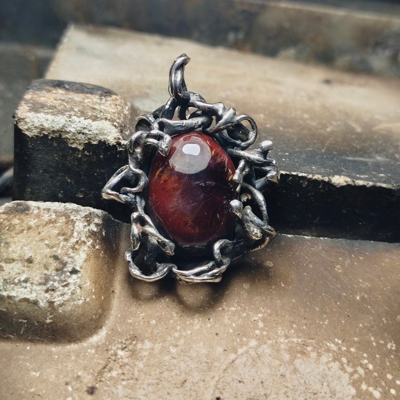 Auralite ring Auralite ring - สร้อยคอ - เครื่องเพชรพลอย สีแดง