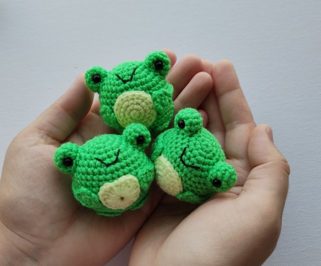 Crochet frog plush toy. Best friend keychain. Frog keychain. Frog plushie -  Shop FluffyToyzStudio Kids' Toys - Pinkoi