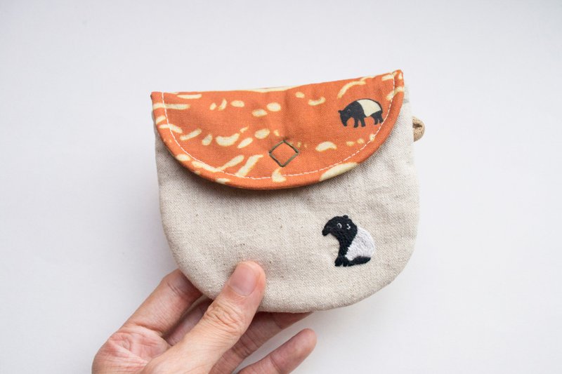 貘 Tapir Embroidered Linen Wee Pouch - 零錢包/小錢包 - 棉．麻 多色
