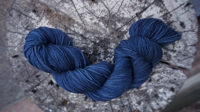 Hand dyed thread. dark blue. - Knitting, Embroidery, Felted Wool & Sewing - Wool Transparent