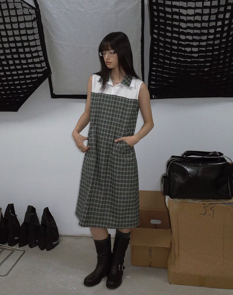 Japanese retro double collar plaid vest dress - ชุดเดรส - วัสดุอื่นๆ สีนำ้ตาล