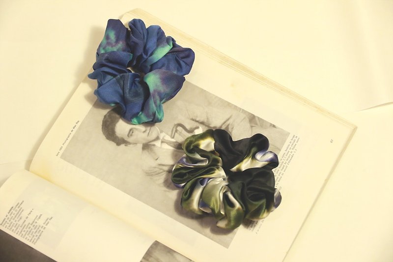 [French gift box that shows romantic taste] Low-key French romance-fashion hair tie combination - เครื่องประดับผม - ผ้าไหม สีดำ