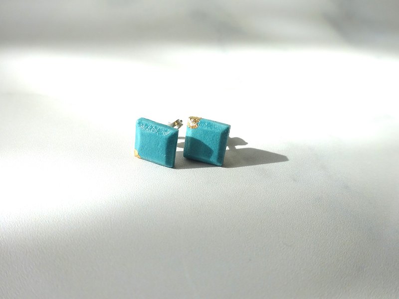kotsubu 陶ピアス     四角     ターコイズカラー - 耳環/耳夾 - 陶 藍色