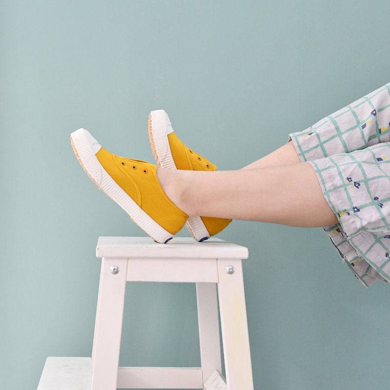 free+ Sunny Yellow/Lazy Shoes/Taiwan Good Design/Casual Shoes/Canvas Shoes - รองเท้าลำลองผู้หญิง - ผ้าฝ้าย/ผ้าลินิน สีเหลือง