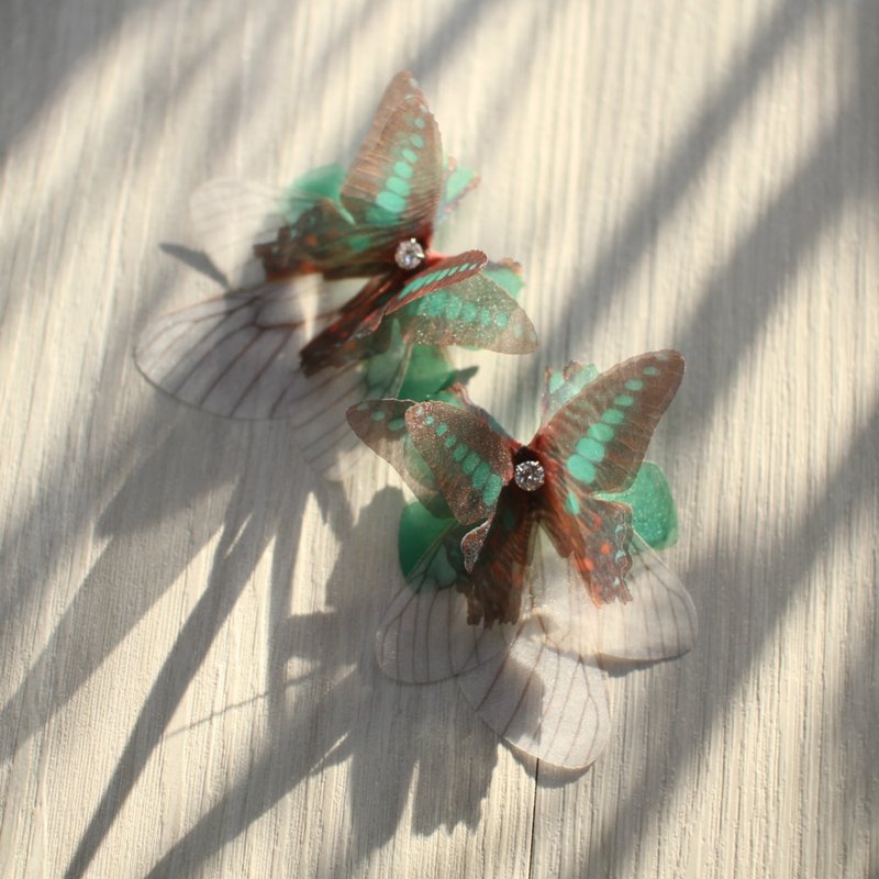 A pair of butterfly tulle earrings & rhinestone 925 silver ear pin pierced or clip-on earring - ต่างหู - ผ้าไหม สีเขียว