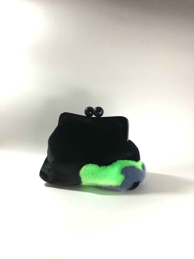 迷霧絨毛口金包 液化湖泊 - 手提包/手提袋 - 其他人造纖維 黑色