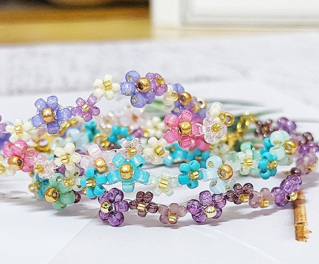 かぎ針編みのビーズの小さな花のビーズのブレスレット友情ブレスレット