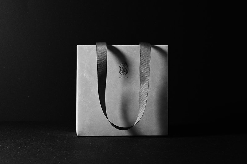 001 Roam - 奢華紙袋 LUXURY BAG - 手袋/手提袋 - 紙 銀色