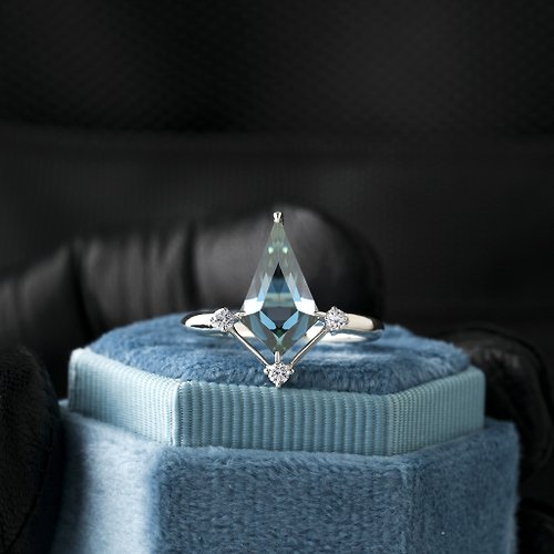 KEVINHANS Kite Cut Blue Green Moissanite Diamond Ring, White gold engagement Ring, gift