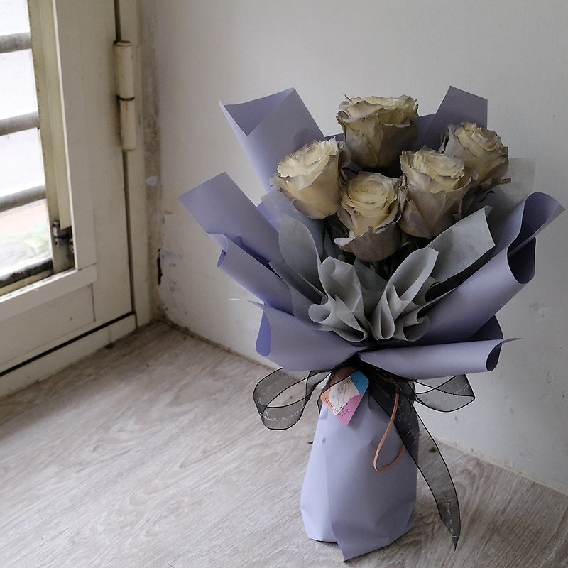 玫瑰花束自由配 淺灰滾邊紫色 / 鮮花 情人節 送禮 告白 紀念日 - 植物/盆栽/盆景 - 植物．花 