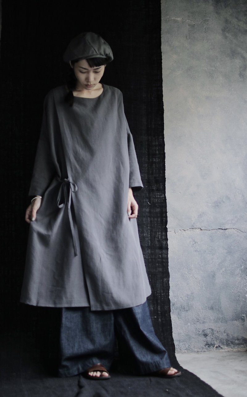 Chuanyi WEAR BEING Two-piece Side Tie Robe Dress/Fog Grey - ชุดเดรส - ผ้าฝ้าย/ผ้าลินิน สีเทา