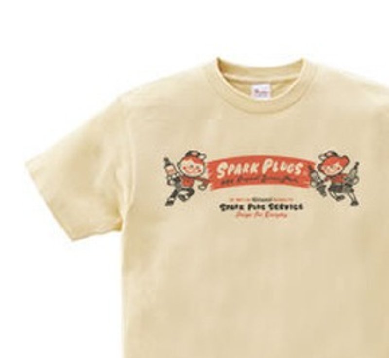 Spark Plug and Boy and Girl American Retro [A pattern on one side] WM-WL•S-XL T-shirt [Made to order] - เสื้อฮู้ด - ผ้าฝ้าย/ผ้าลินิน สีกากี