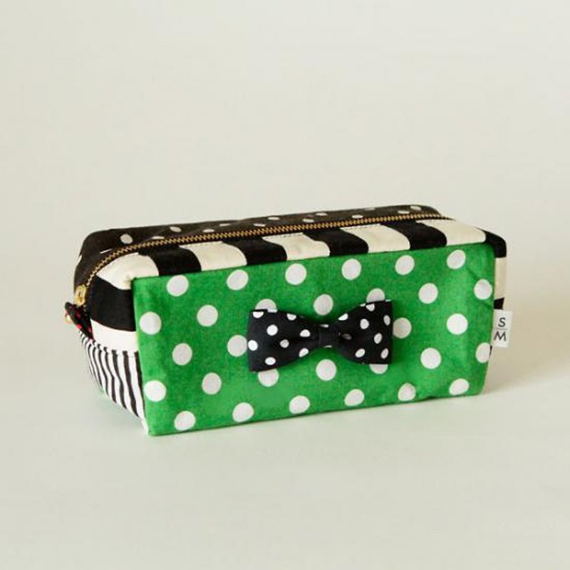 box cube pouch dots borders stripes green black&white ribbon brooch Sencond - กระเป๋าเครื่องสำอาง - ผ้าฝ้าย/ผ้าลินิน สีเขียว