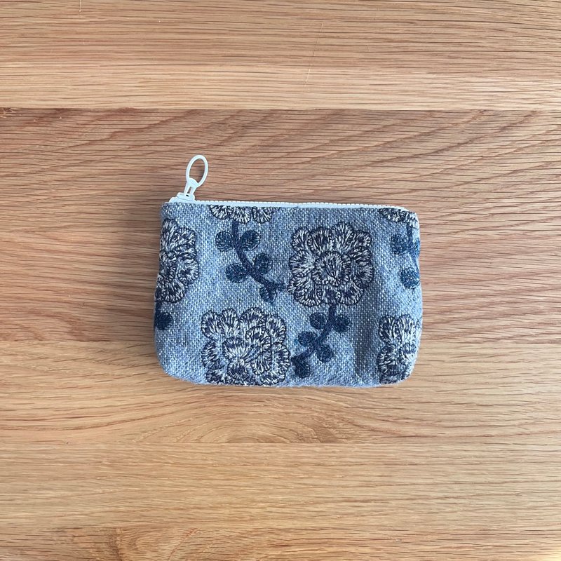 mina perhonen yula 総刺繍　花　ポーチ　日本化妝包　　繡花包　　刺繡袋 - 化妝包/收納袋 - 棉．麻 灰色