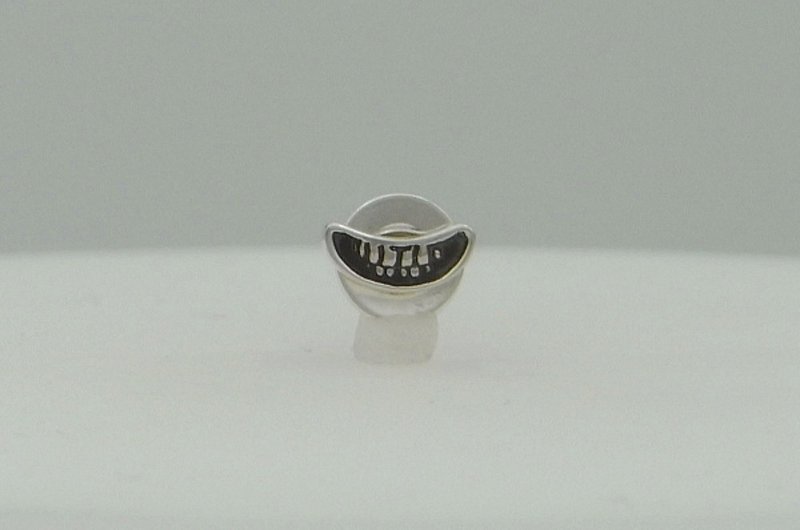smile stamp Pierce_6 (s_m-O.56) 微笑 銀 耳釘 穿孔耳环 sterling silver stud earring - 耳環/耳夾/耳骨夾 - 純銀 銀色