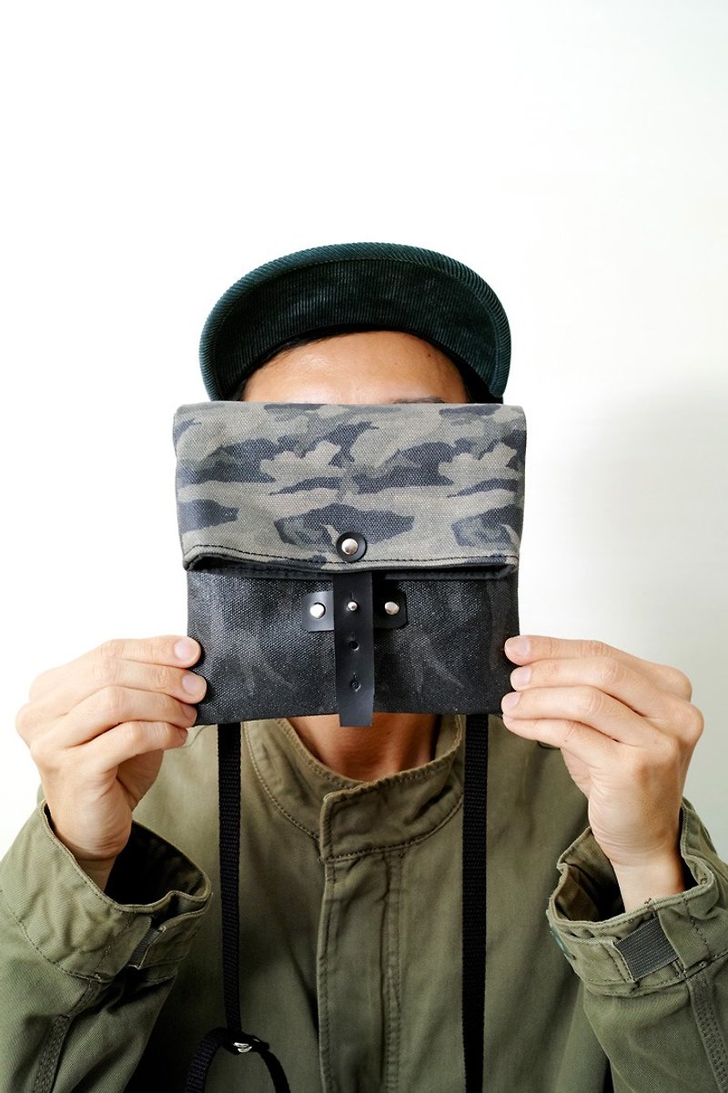 GUERRILLA-Hand made camouflage waterproof canvas foldable oblique side back/camera/storage bag - กระเป๋ากล้อง - วัสดุกันนำ้ สีเขียว