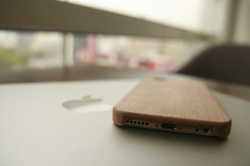 マイクロ森。基本的な木のモデル -  iPhone 6S-Plusは、一体的に純粋なオリジナルの木製電話のシェルを成形されています - スマホケース - 木製 ゴールド